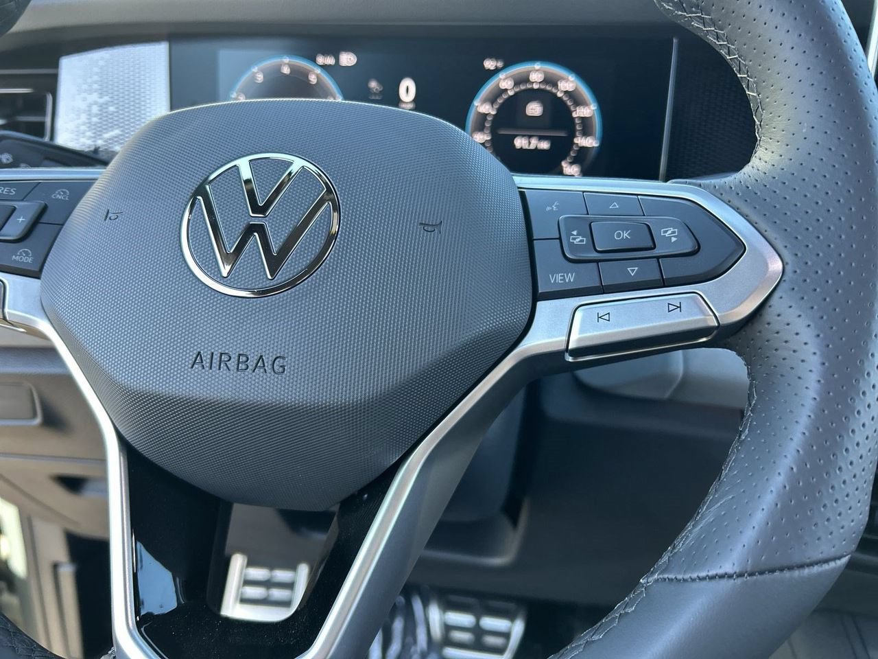 New 2026 Volkswagen Tiguan SE R-Line FWD image 21