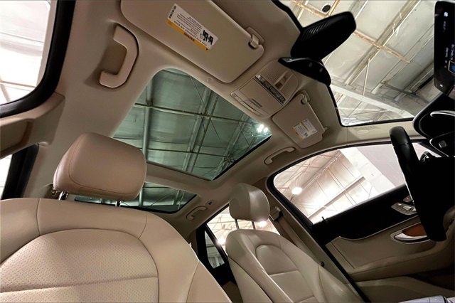 Used 2021 Mercedes-Benz GLC 300 4MATIC image 22