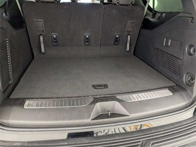 Used 2025 Chevrolet Suburban Z71 image 31