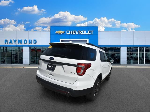 Used 2017 Ford Explorer XLT w/ Equipment Group 202A AWD/4WD image 3