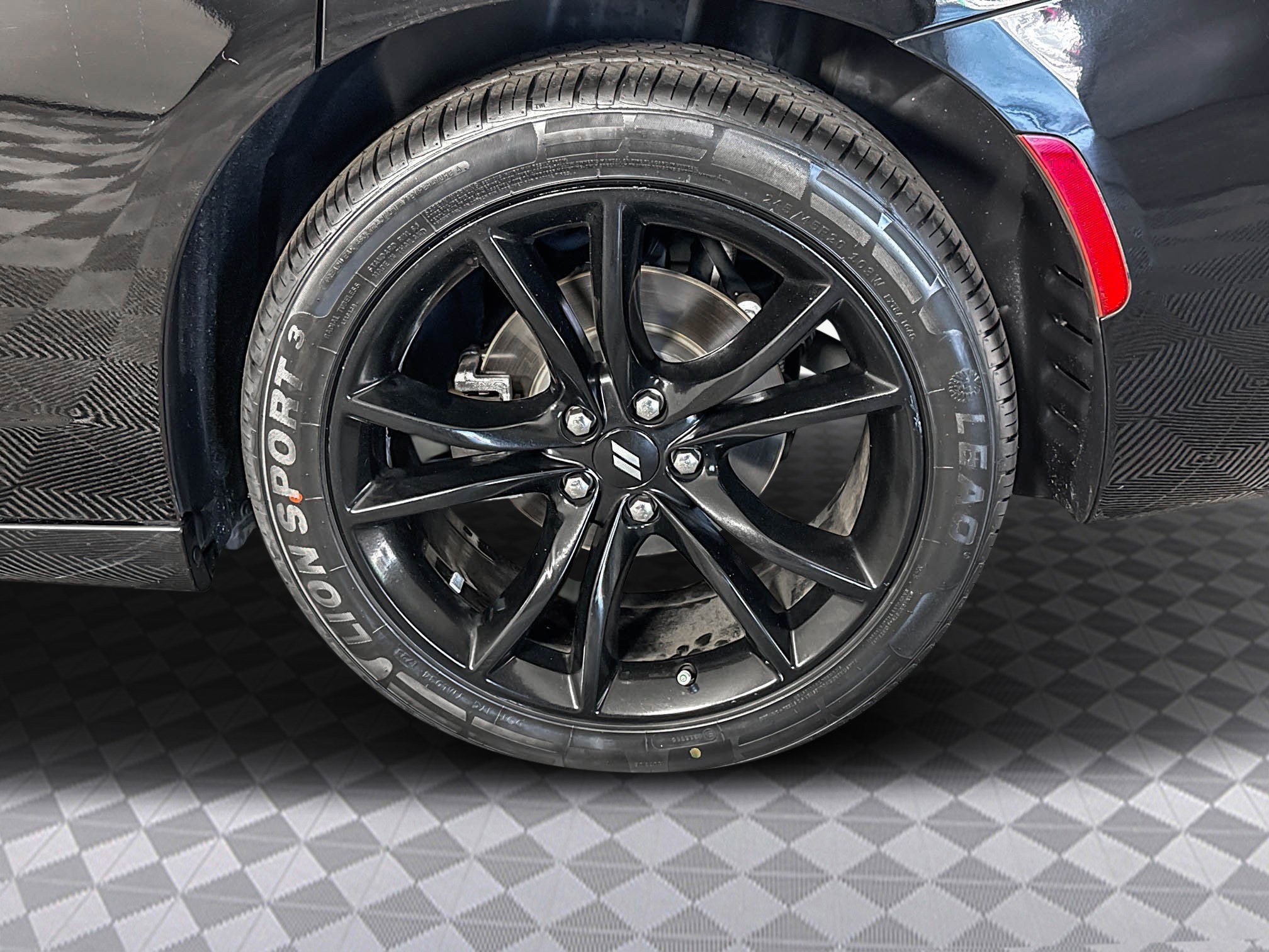 Used 2018 Dodge Charger SXT w/ Blacktop Package image 30