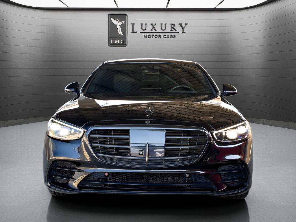 Used 2022 Mercedes-Benz S 580 4MATIC Sedan w/ AMG Line Package image 3