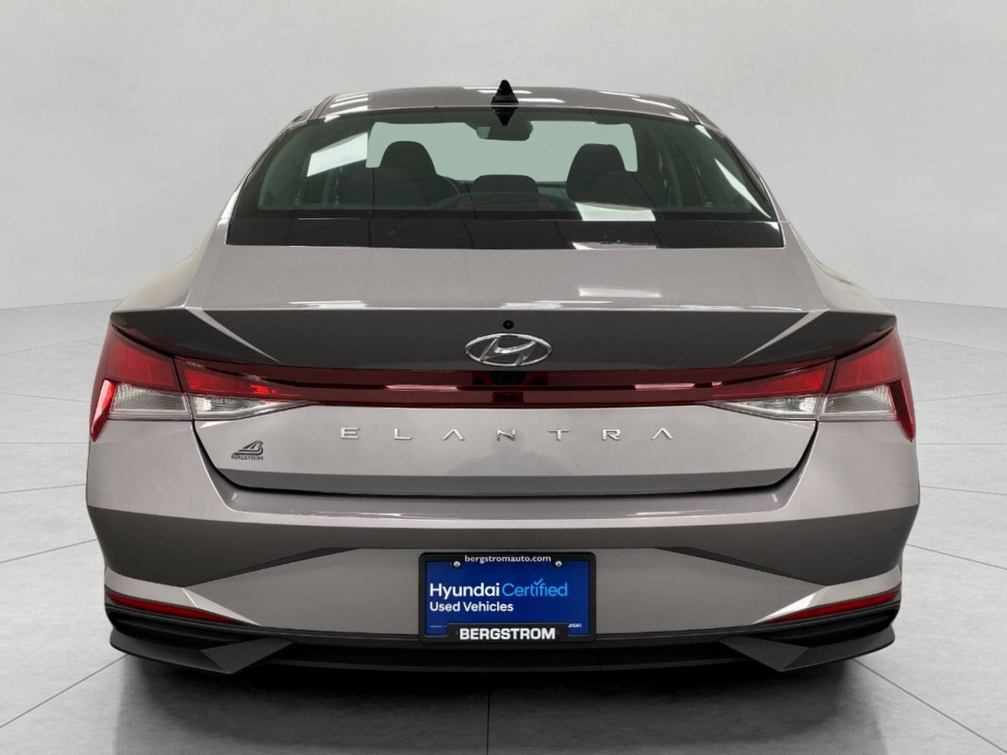 Used 2023 Hyundai Elantra SEL w/ Convenience Package FWD image 4