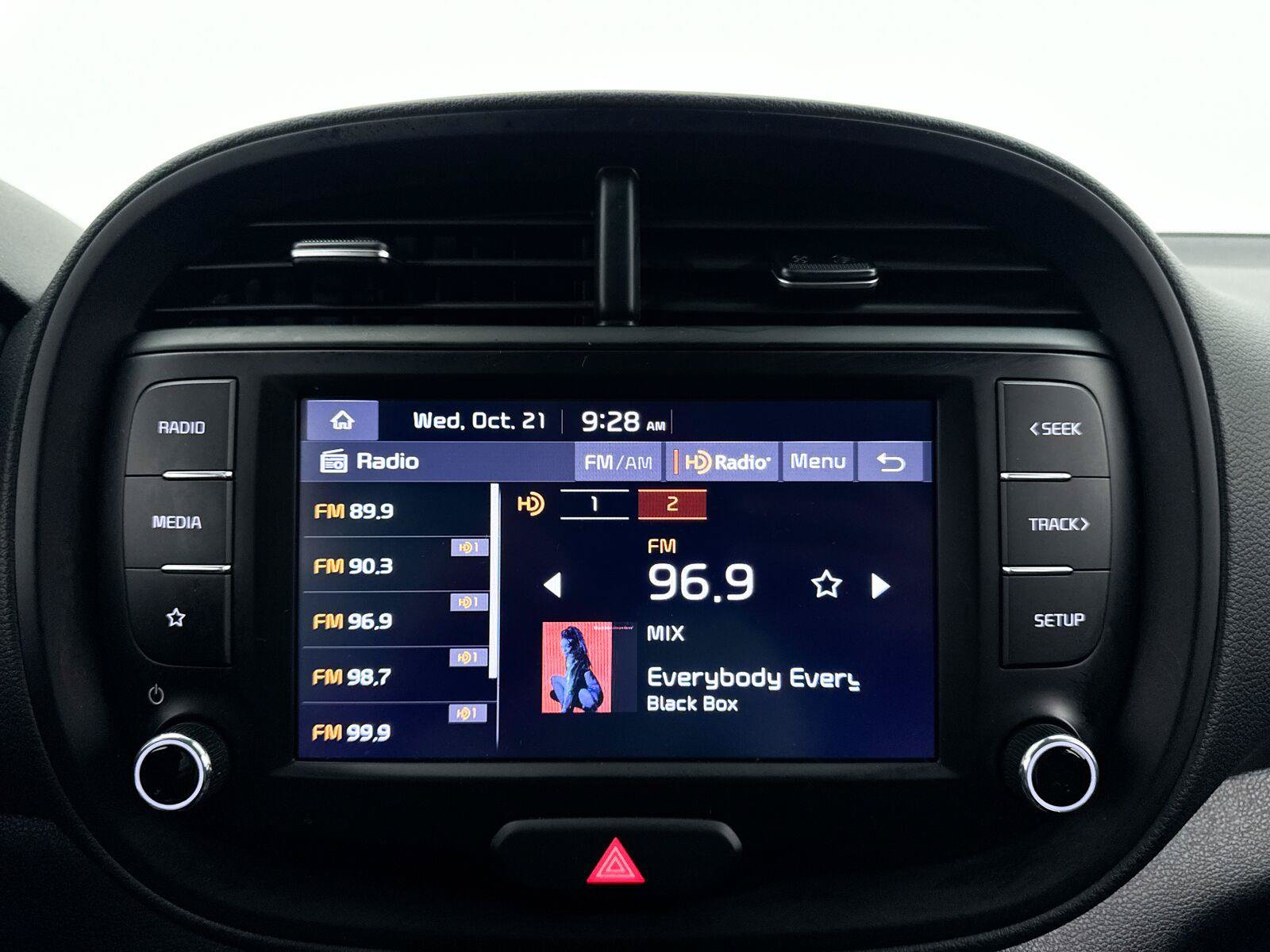 Used 2023 Kia Soul LX FWD image 4