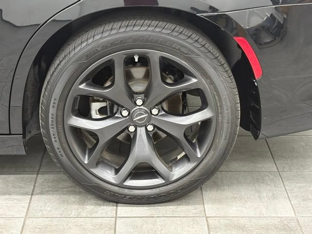 Used 2022 Chrysler 300 Touring L RWD image 7