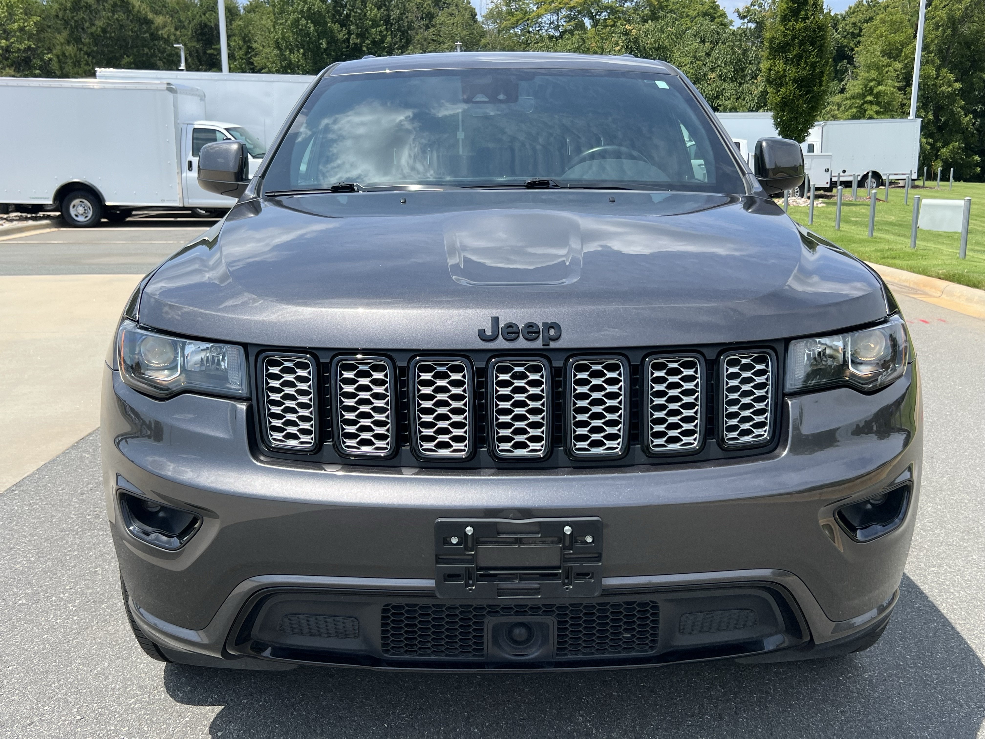 Used 2021 Jeep Grand Cherokee Laredo X AWD/4WD image 5