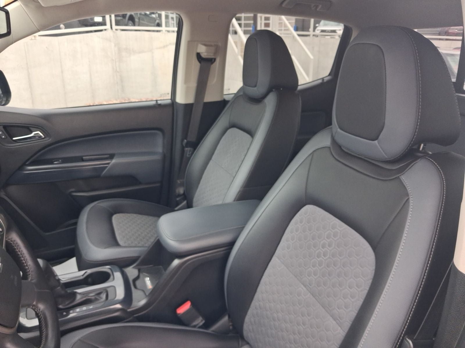Used 2020 Chevrolet Colorado Z71 AWD/4WD image 11