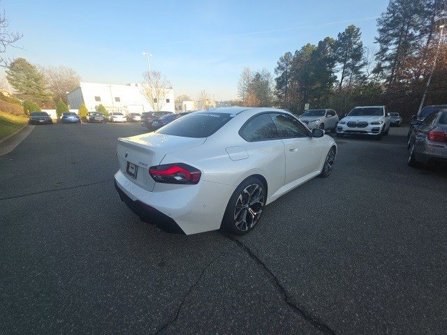 Used 2025 BMW 230i xDrive Coupe w/ Premium Package image 8