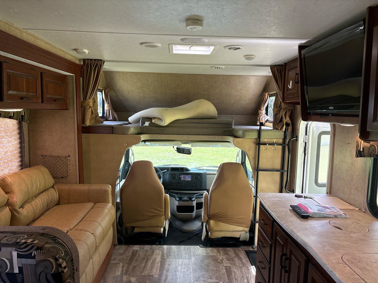 Used 2014 Ford E-450 and Econoline 450 Super Duty w/ Motorhome Prep Package RWD image 25