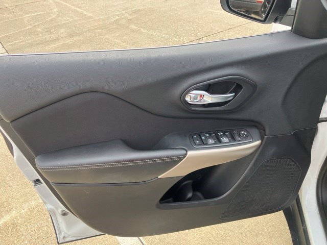 Certified 2017 Jeep Cherokee Latitude w/ Comfort & Sound Group FWD image 9