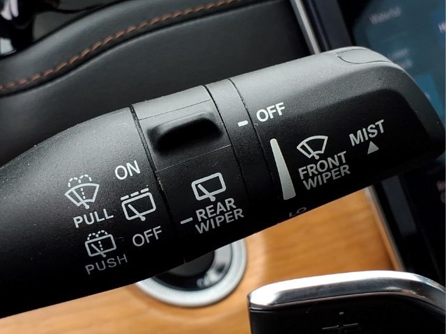 Used 2023 Jeep Grand Cherokee Summit AWD/4WD image 27