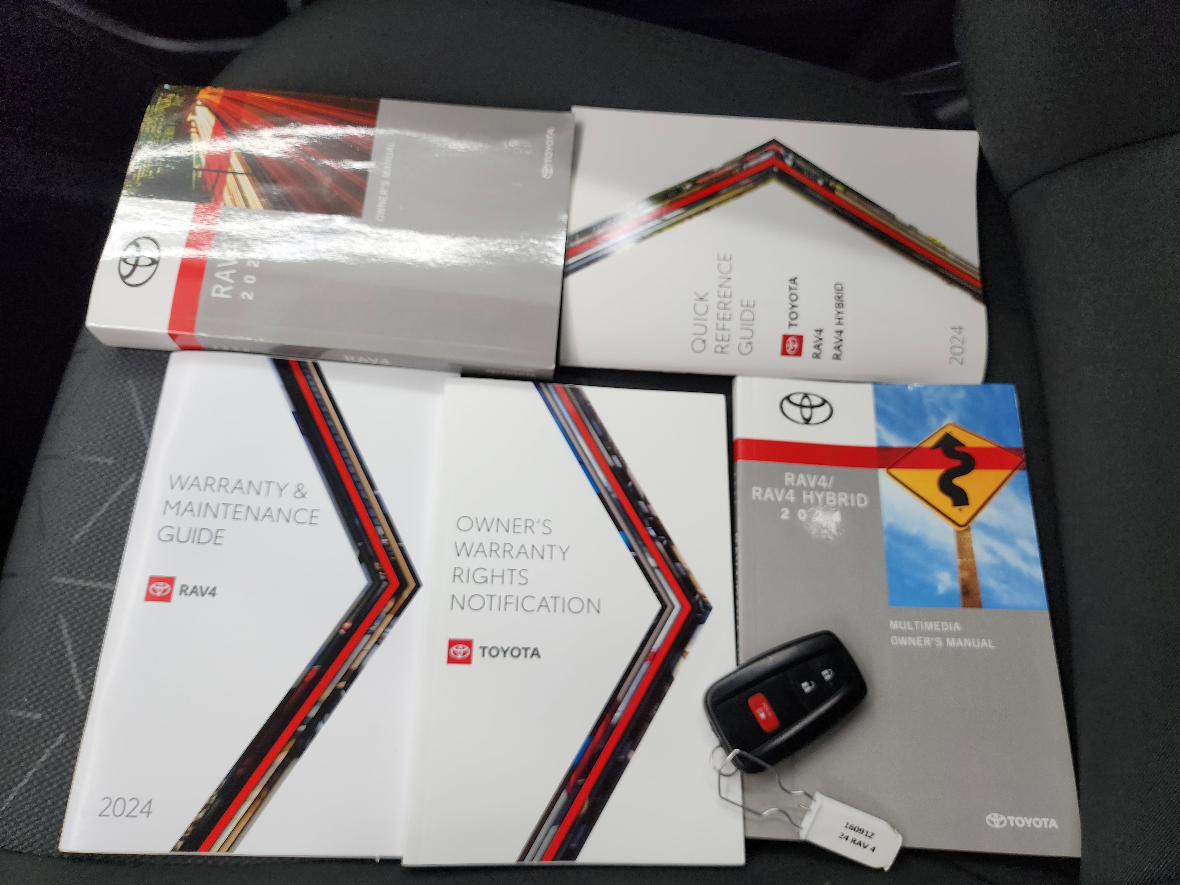 Used 2024 Toyota RAV4 XLE image 40