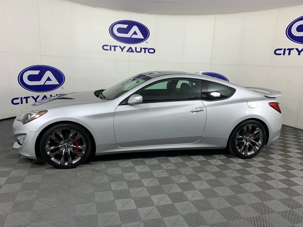 Used 2016 Hyundai Genesis Coupe 3.8 RWD image 6