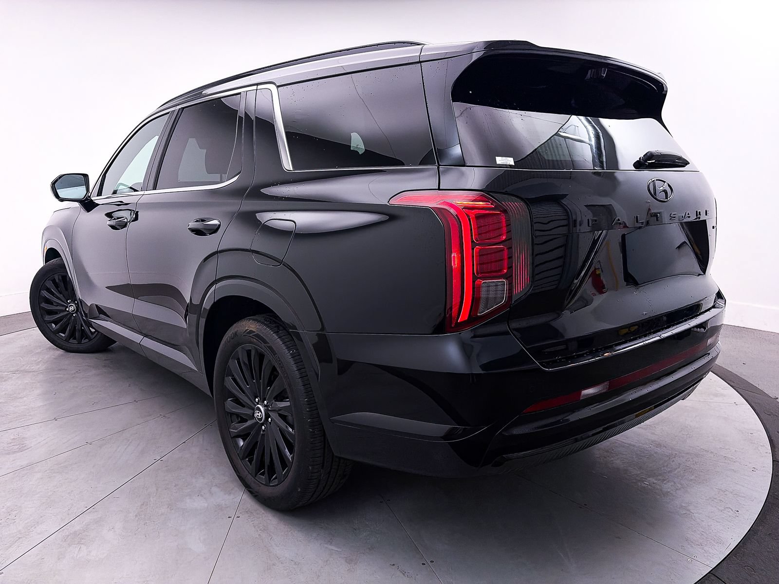 Used 2024 Hyundai Palisade Calligraphy AWD/4WD image 2