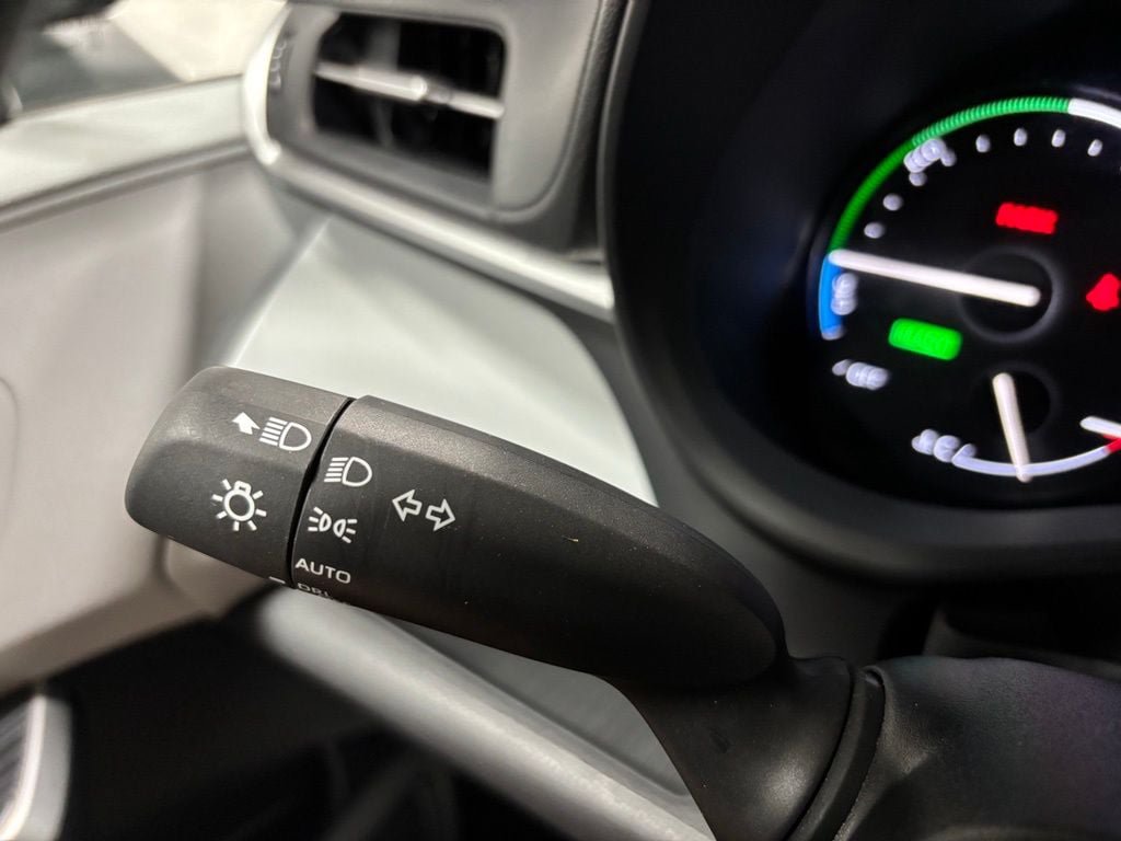 Used 2026 Toyota Sienna LE FWD image 21