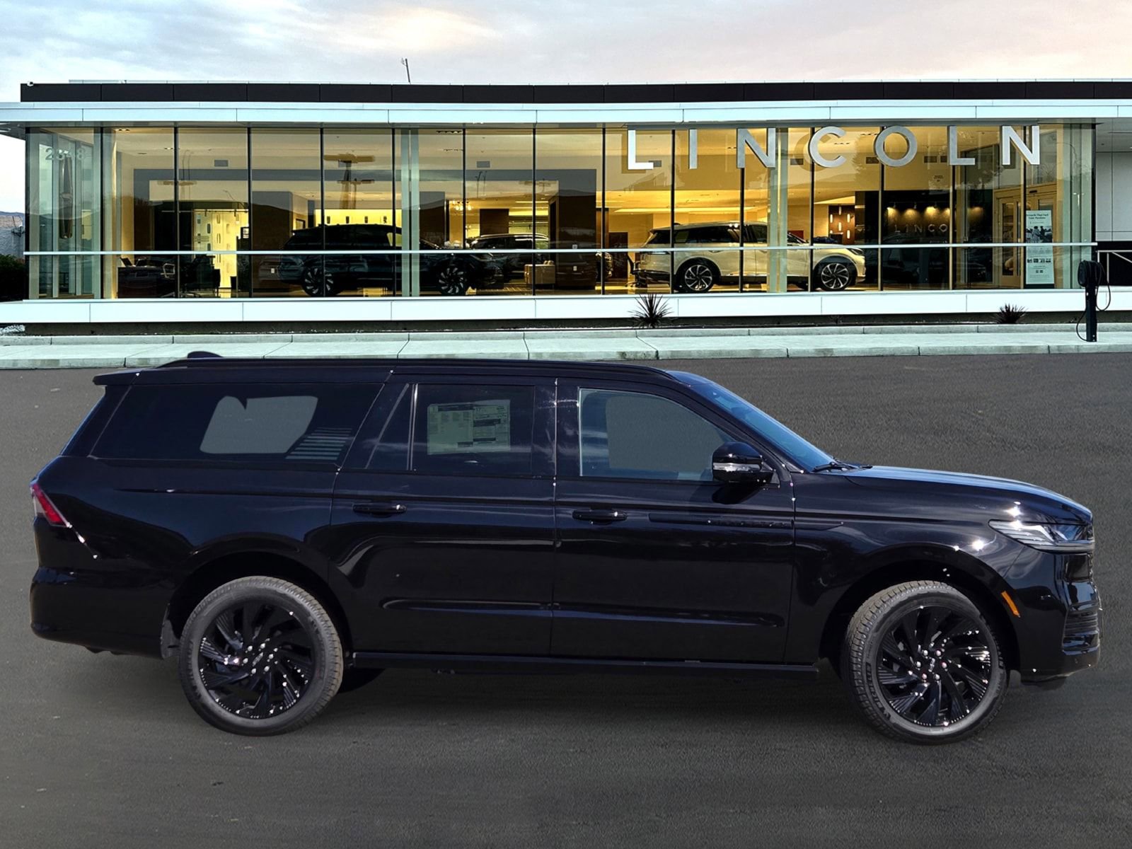 New 2026 Lincoln Navigator L Reserve w/ Jet Appearance Package AWD/4WD image 3