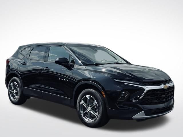 Used 2025 Chevrolet Blazer LT AWD/4WD image 4