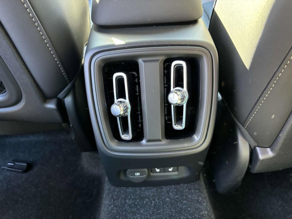 New 2024 Volvo XC40 Recharge Core w/ Protection Package Premier image 32