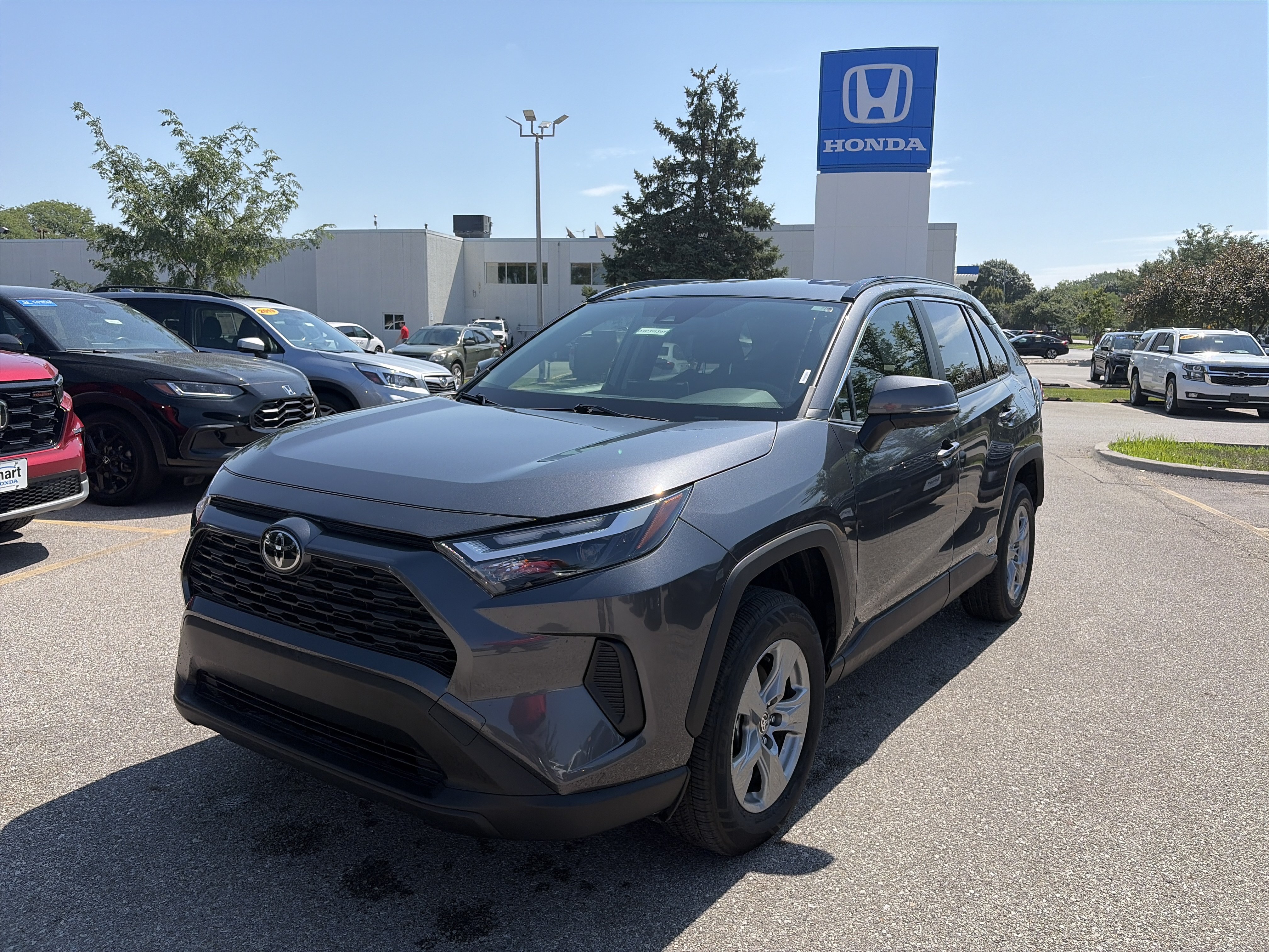 Used 2025 Toyota RAV4 LE AWD/4WD image 1