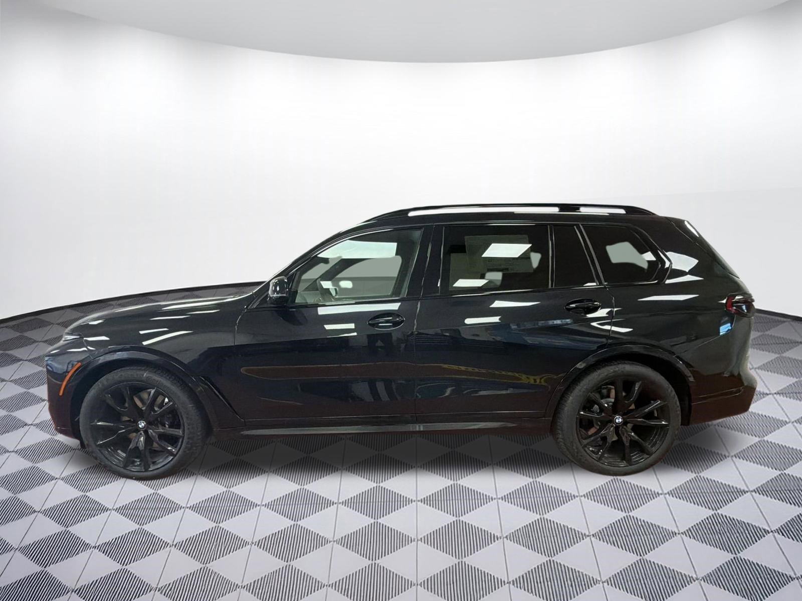 Used 2026 BMW X7 xDrive40i w/ M Sport Package AWD/4WD image 2