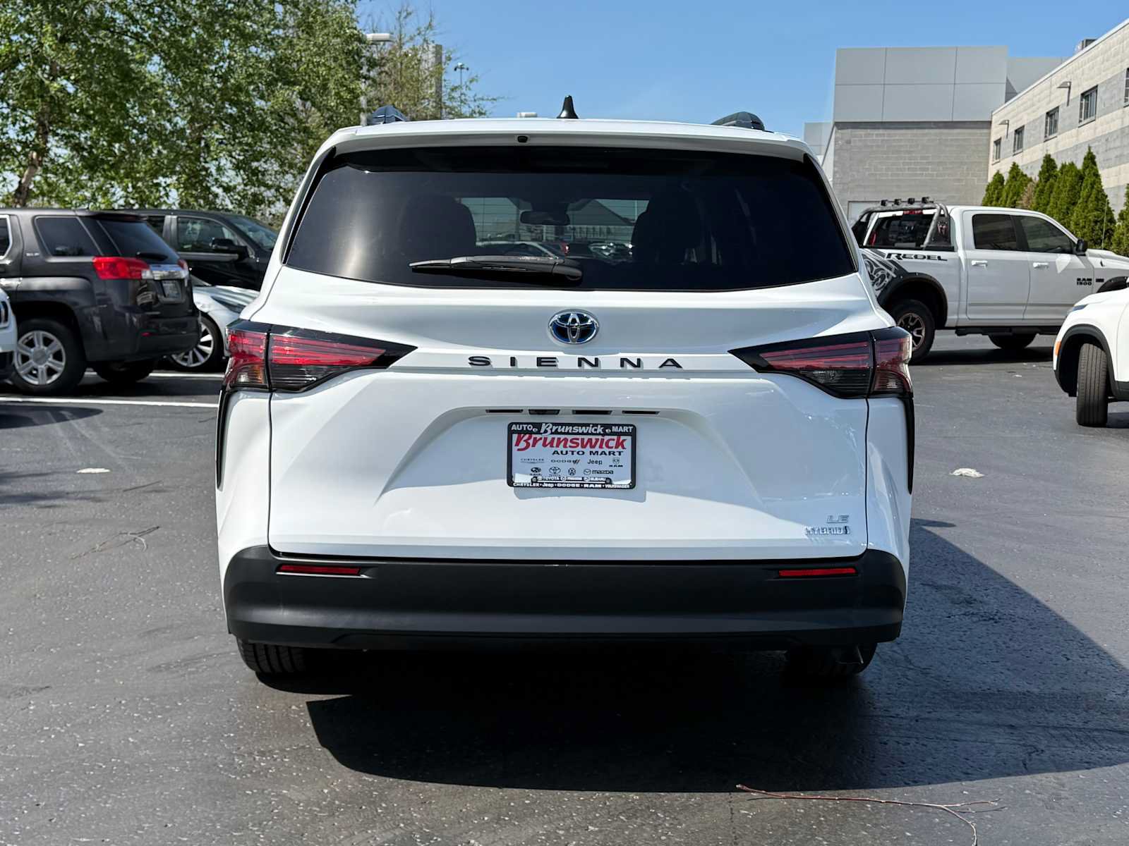 Certified 2022 Toyota Sienna LE FWD image 5