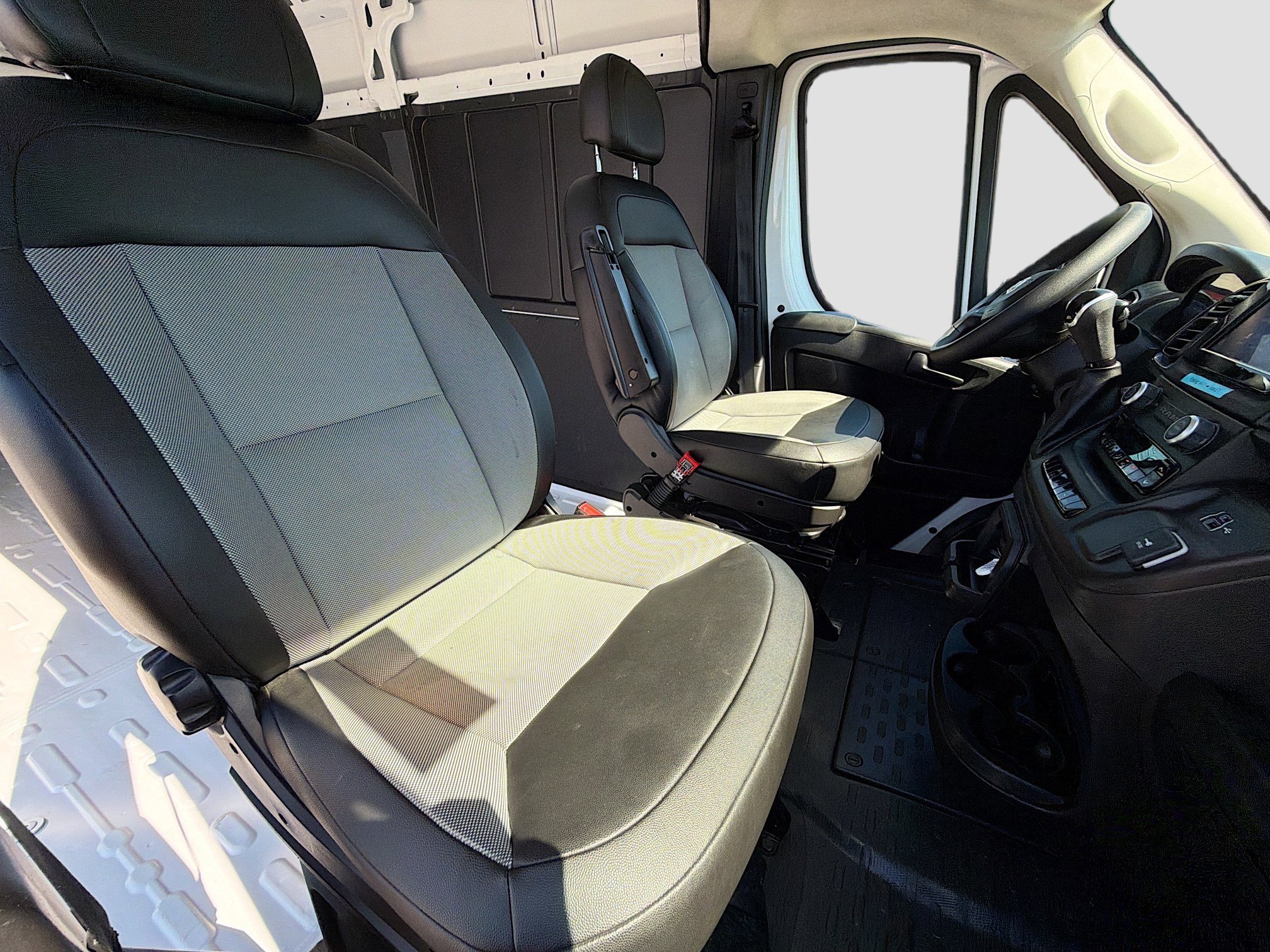 Used 2025 RAM ProMaster 2500 w/ Convenience Group FWD image 13