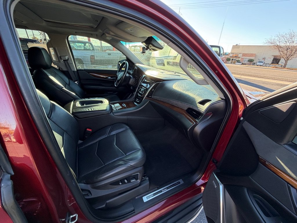 Used 2017 Cadillac Escalade ESV Luxury image 8