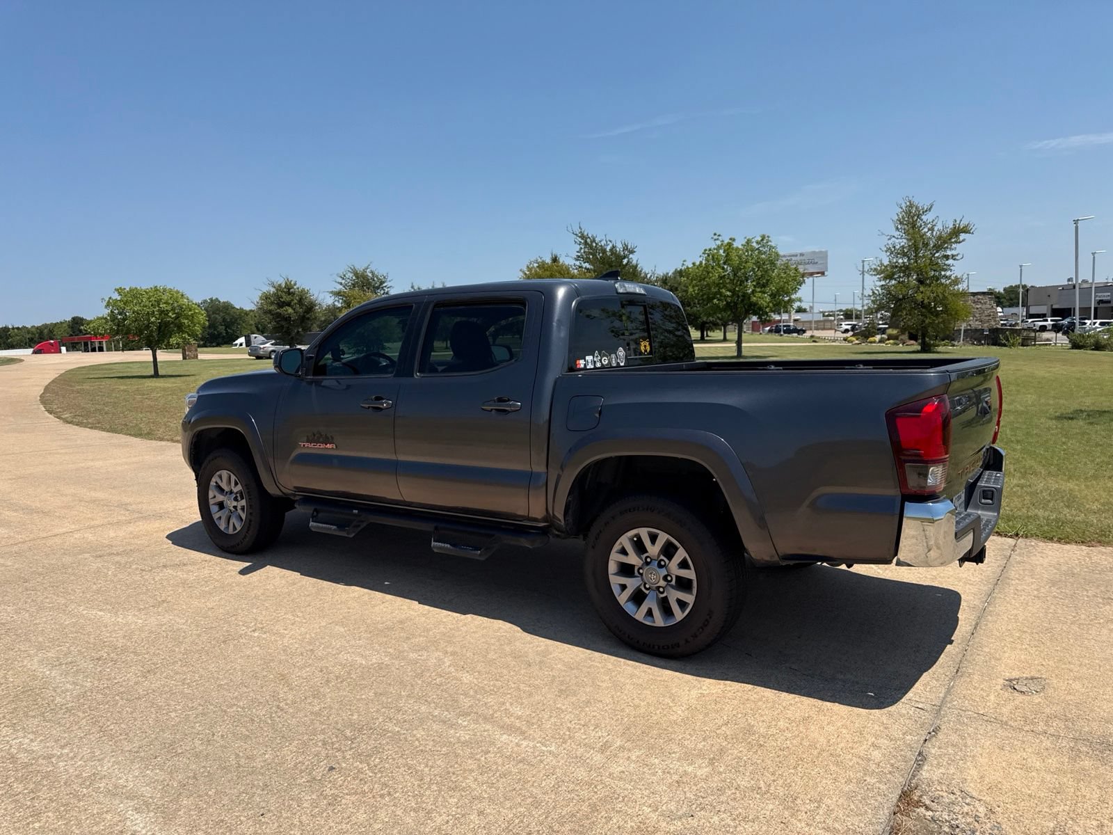 Used 2019 Toyota Tacoma SR5 RWD image 7