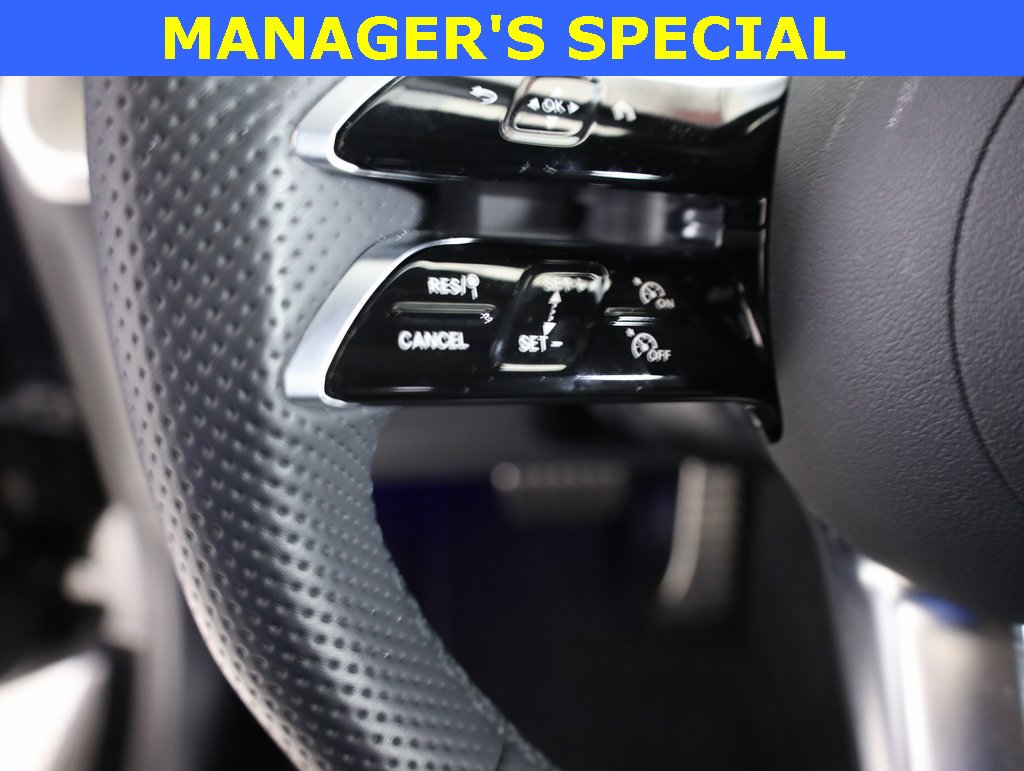 Used 2025 Mercedes-Benz GLC 300 4MATIC image 11