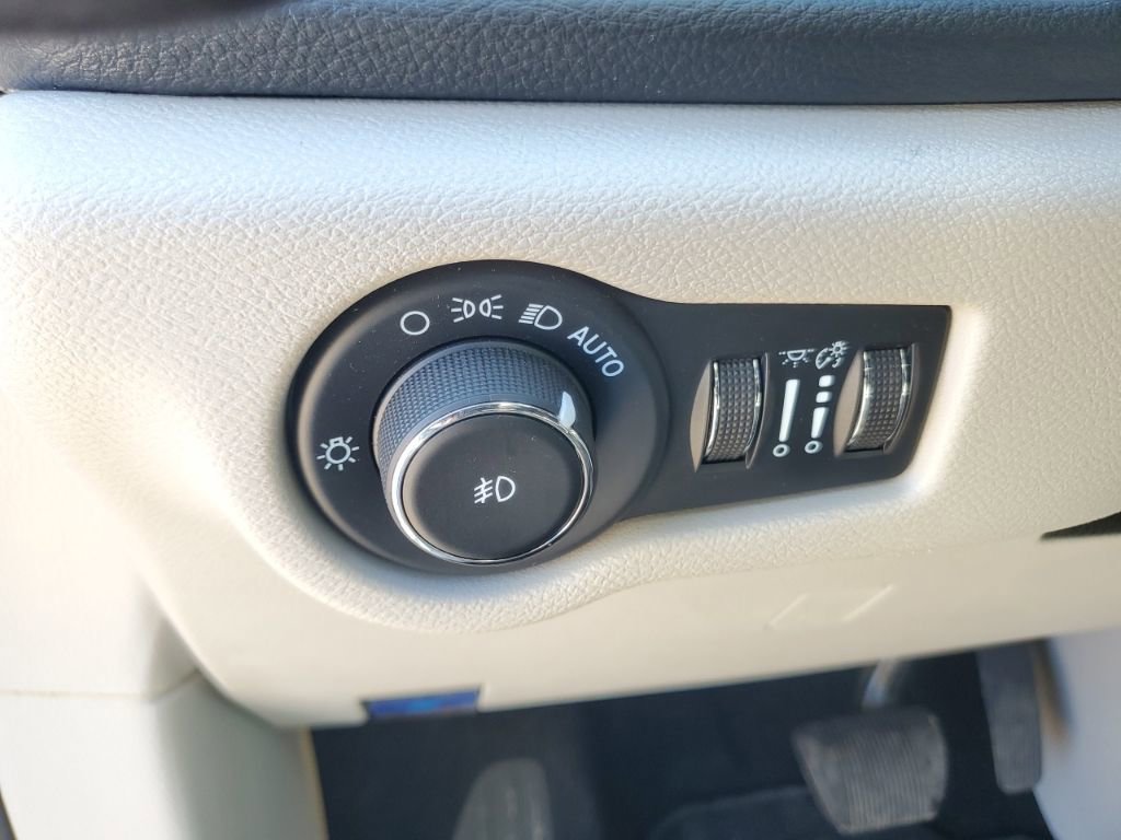 Used 2022 Chrysler Pacifica Limited image 13