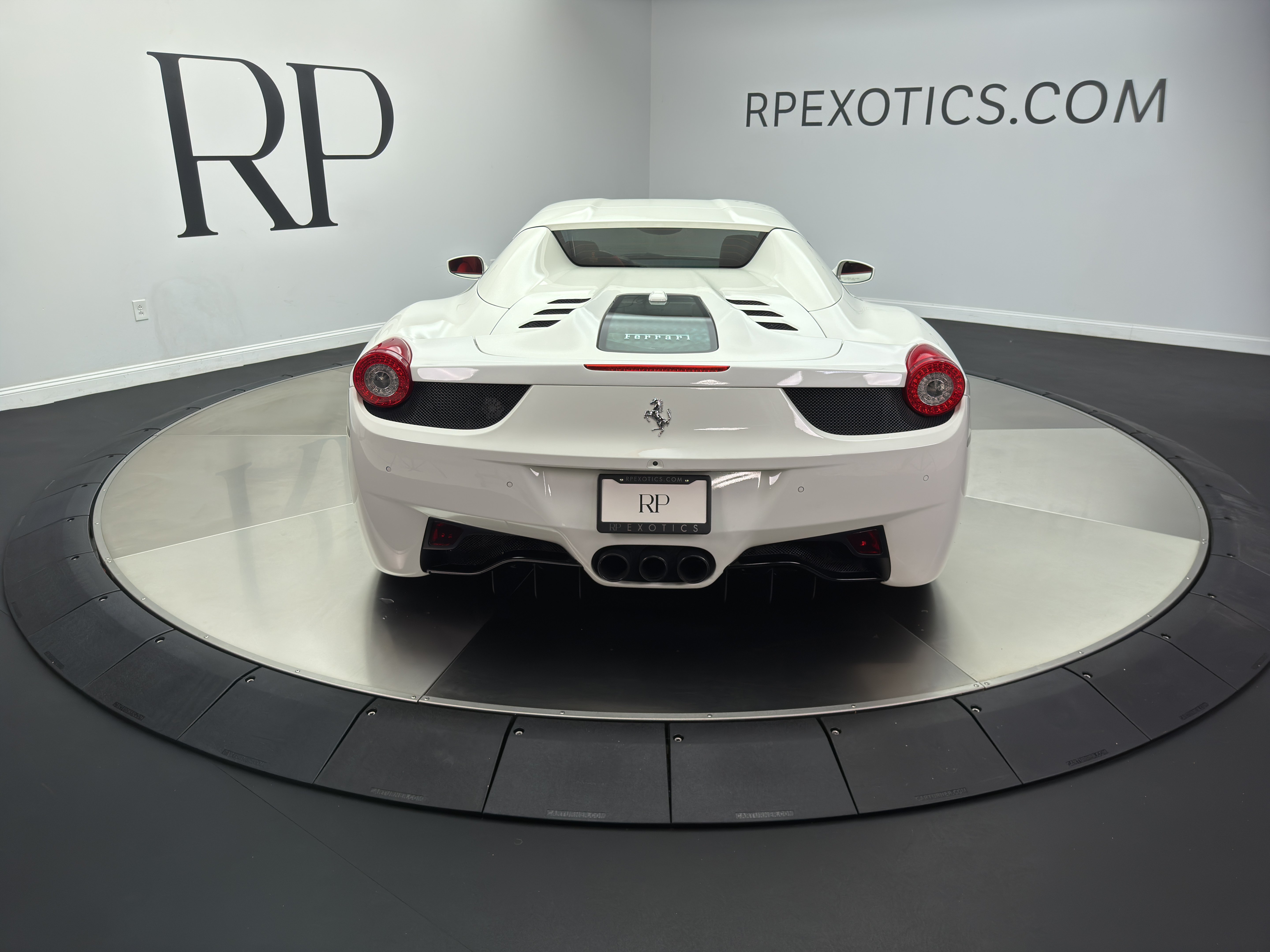 Used 2013 Ferrari 458 Spider RWD image 16