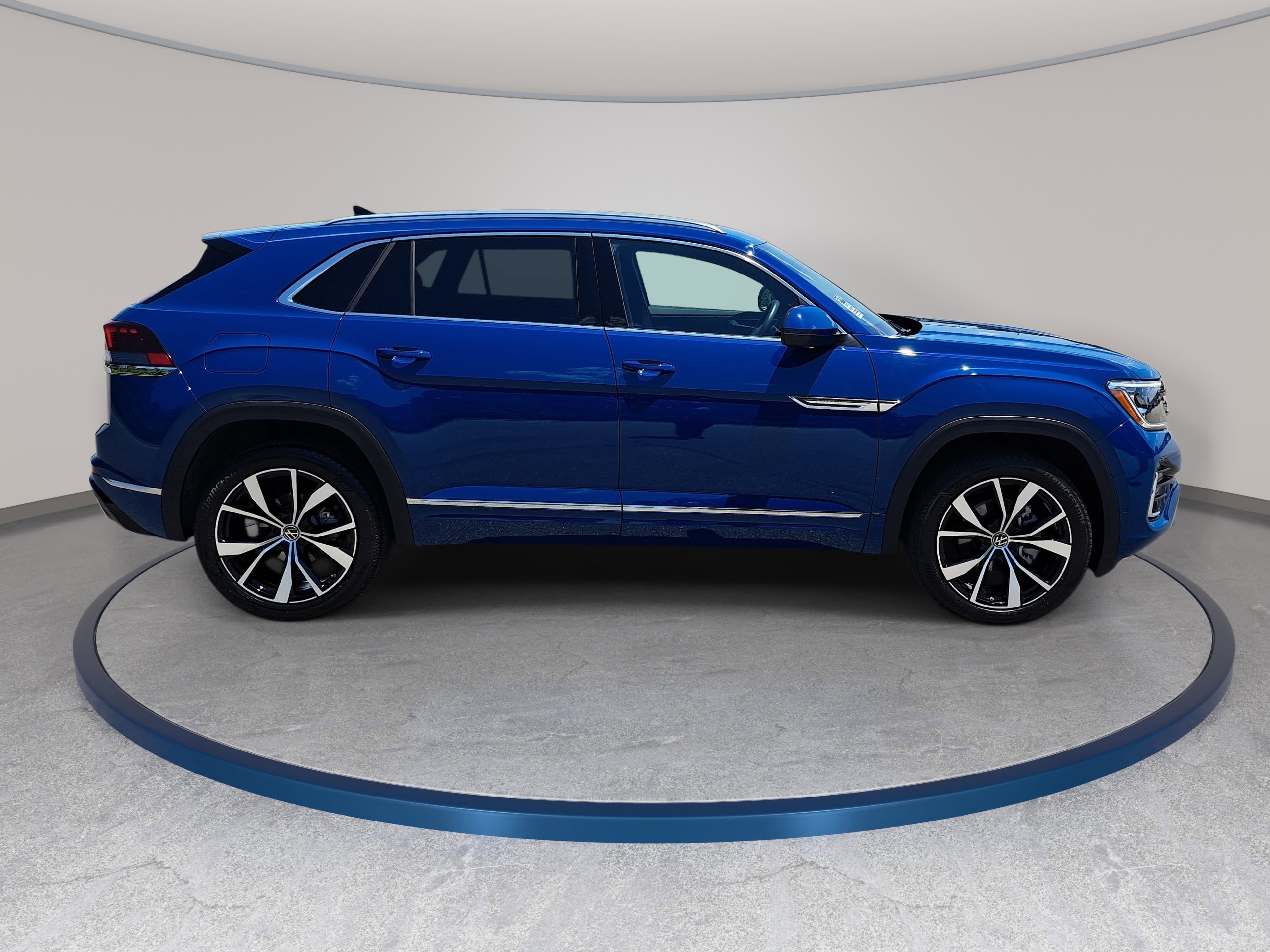 Used 2025 Volkswagen Atlas Cross Sport SEL Premium R-Line AWD/4WD image 4