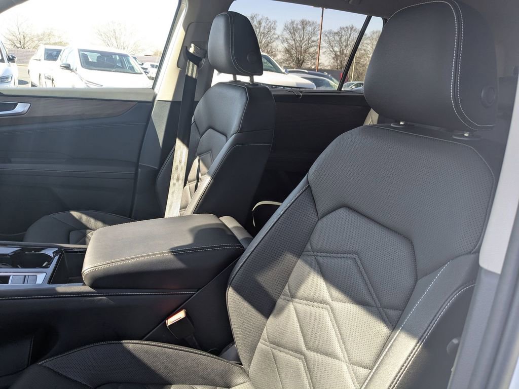 Used 2025 Volkswagen Atlas SE image 20