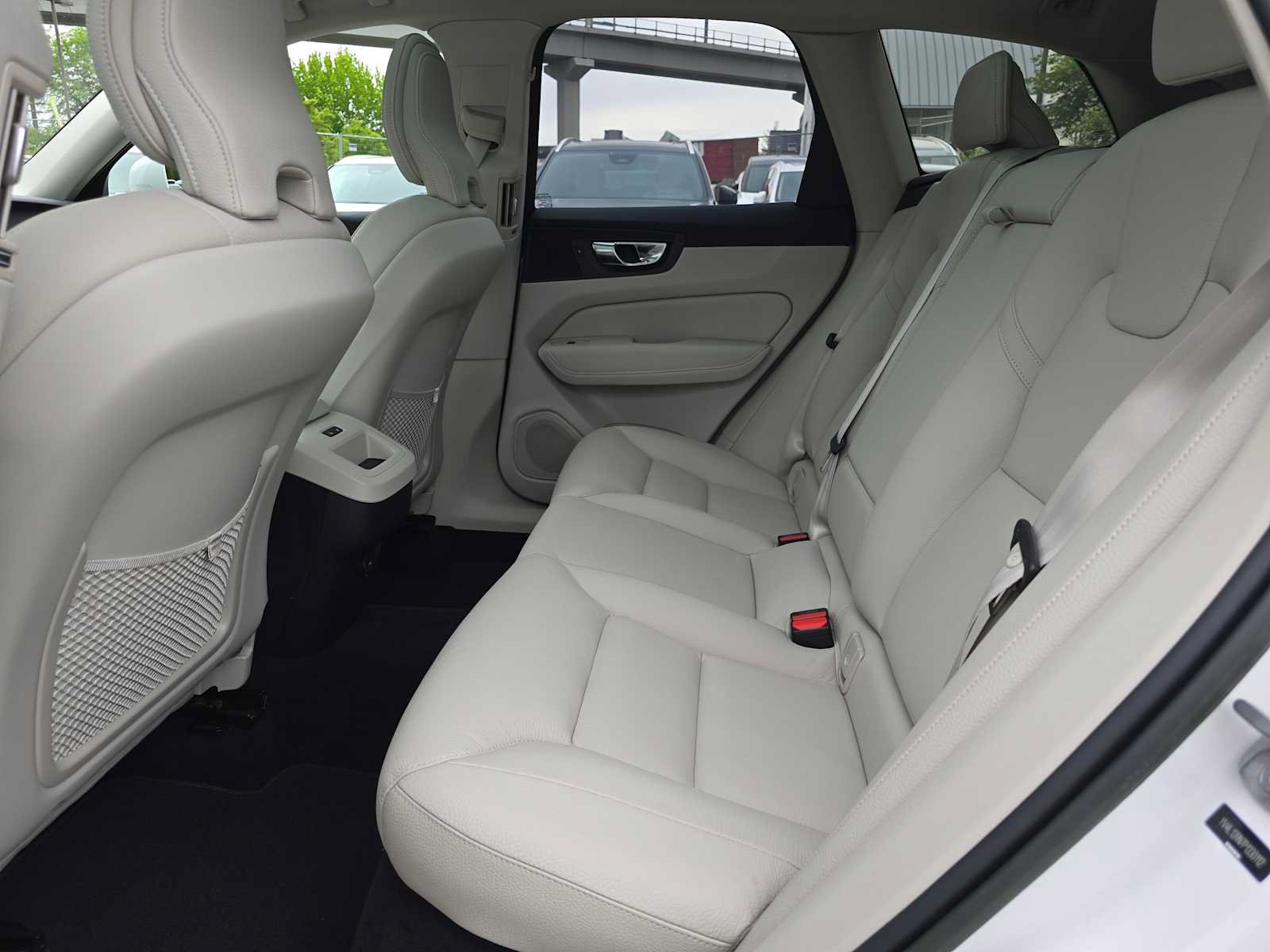 Used 2023 Volvo XC60 B5 Plus w/ Climate Package AWD/4WD image 15