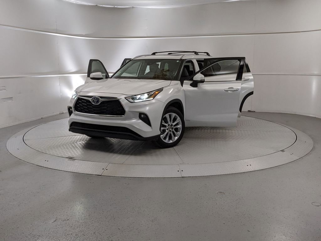 Used 2023 Toyota Highlander Limited image 12
