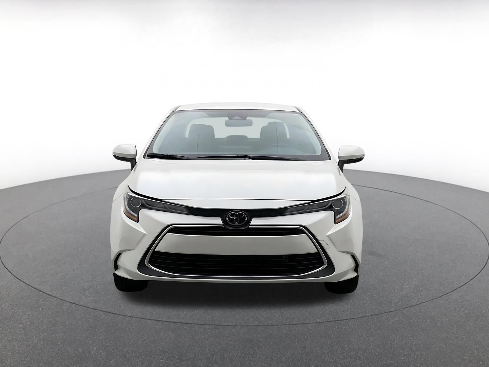 Used 2025 Toyota Corolla LE FWD image 2