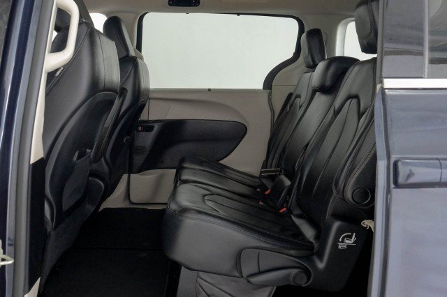 Used 2019 Chrysler Pacifica Touring-L FWD image 46