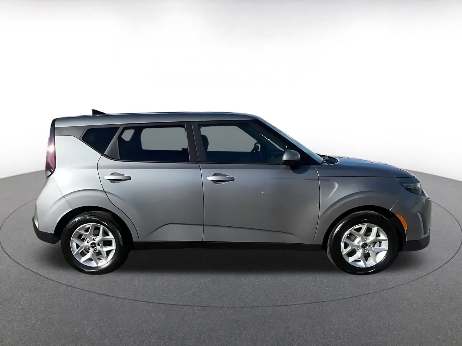Used 2025 Kia Soul LX w/ LX Technology Package image 16