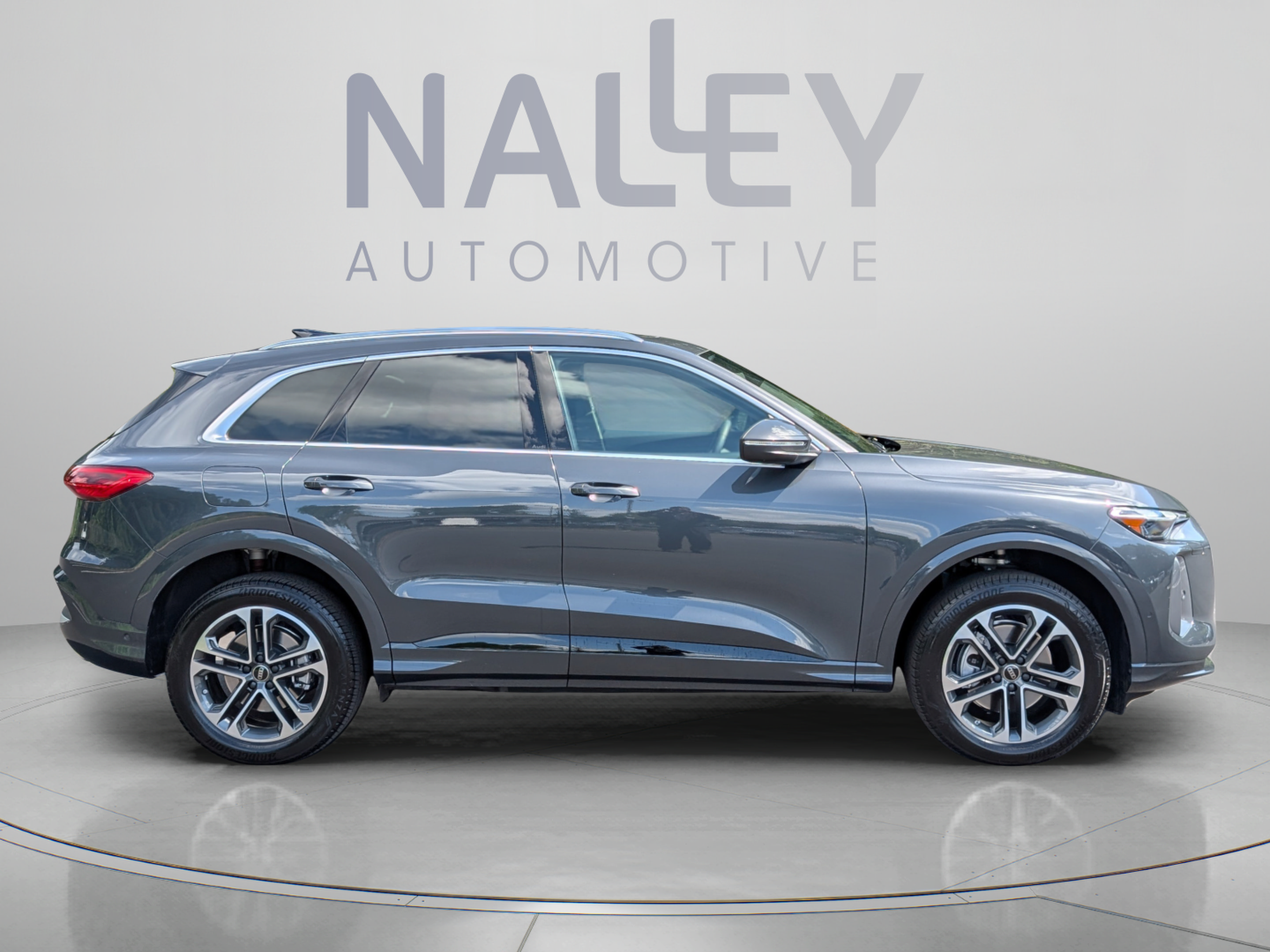Used 2025 Audi Q5 Premium w/ Convenience Package AWD/4WD image 6