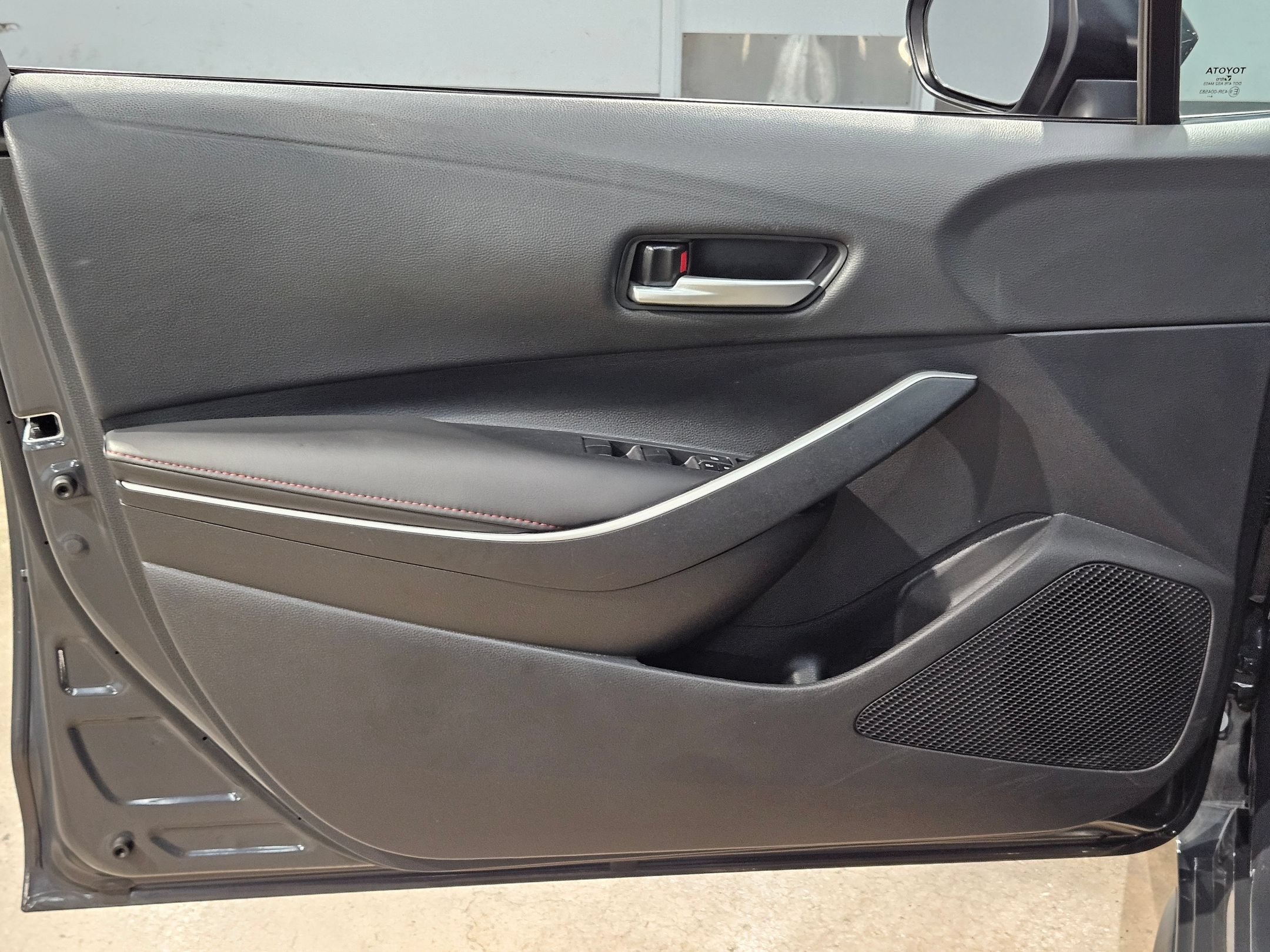 Used 2025 Toyota Corolla SE FWD image 20