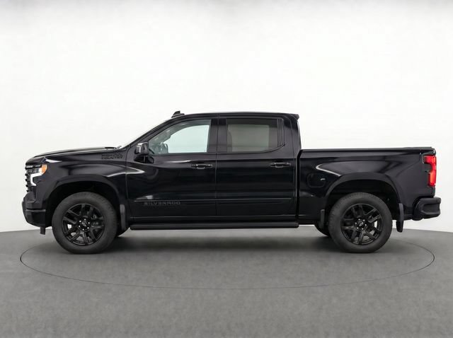 Used 2025 Chevrolet Silverado 1500 High Country w/ Midnight Edition AWD/4WD image 4