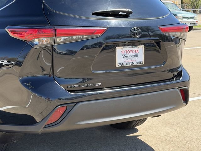 Used 2023 Toyota Highlander LE image 6