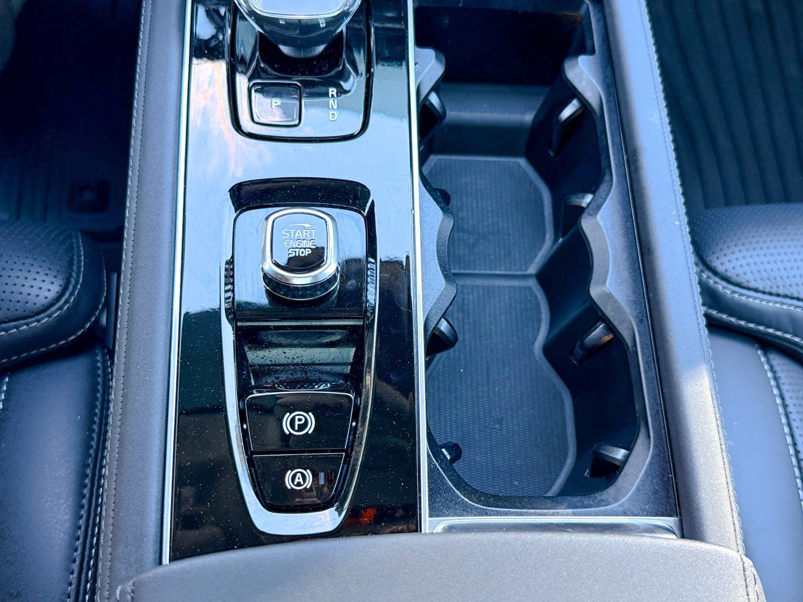 Used 2025 Volvo XC90 T8 Ultra w/ Protection Package AWD/4WD image 30