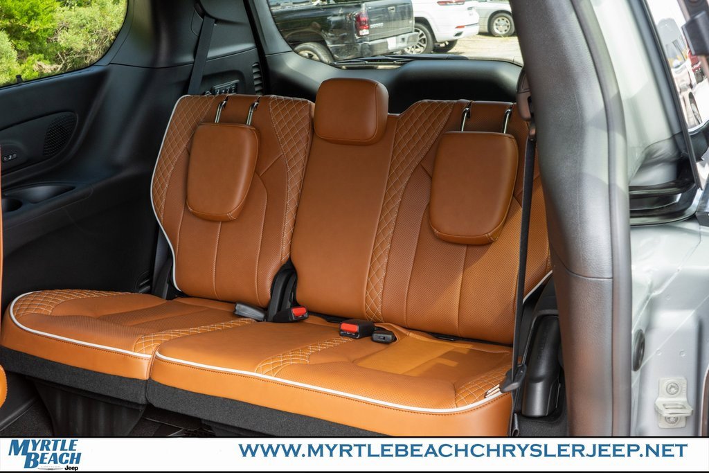 New 2026 Chrysler Pacifica Pinnacle image 13