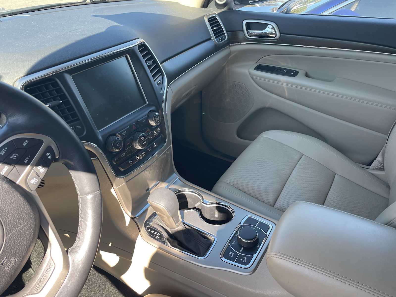 Used 2016 Jeep Grand Cherokee Limited w/ Luxury Group II AWD/4WD image 8