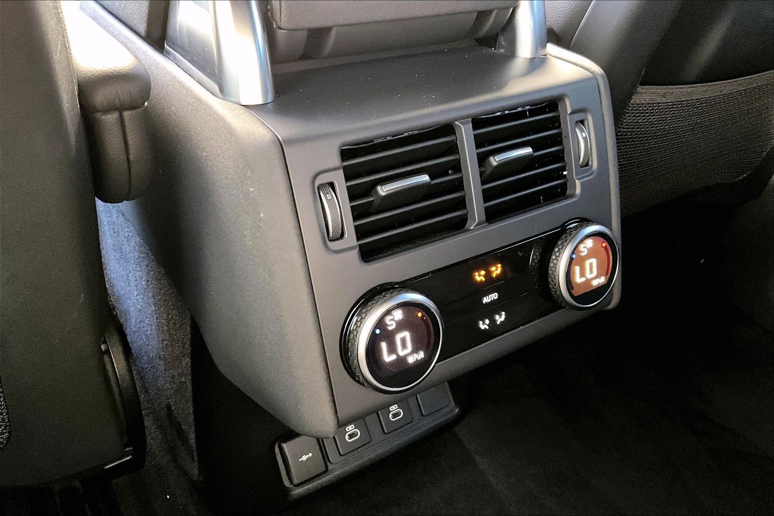 Used 2023 Land Rover Discovery S R-Dynamic image 33