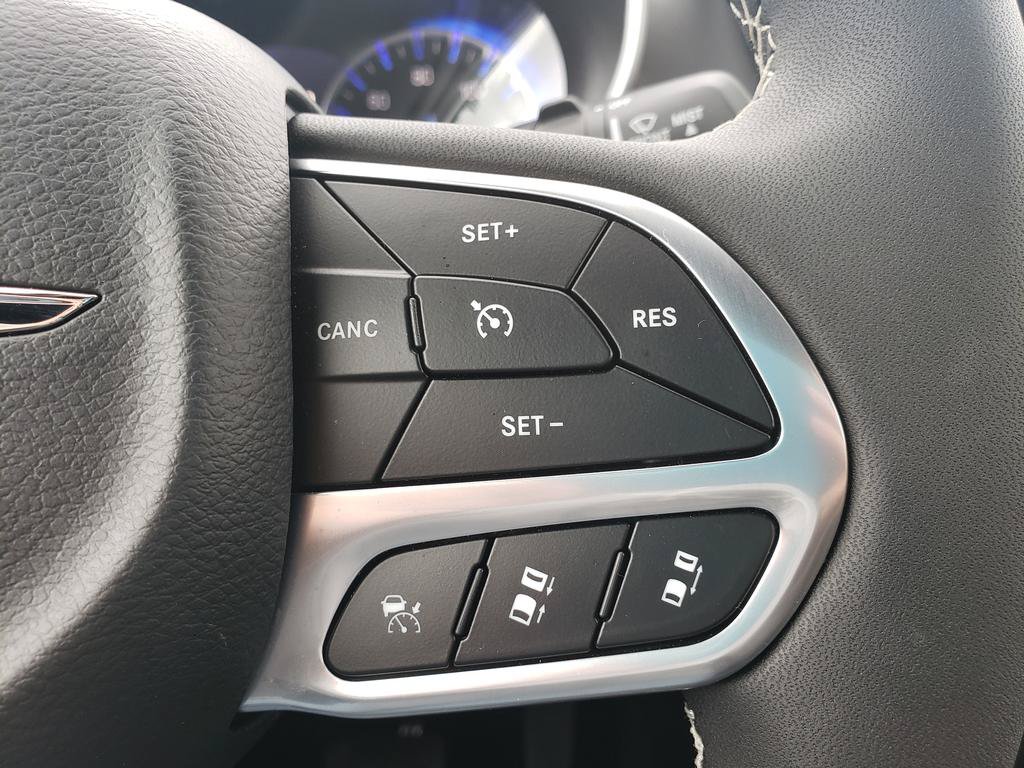 New 2026 Chrysler Pacifica Select AWD/4WD image 22