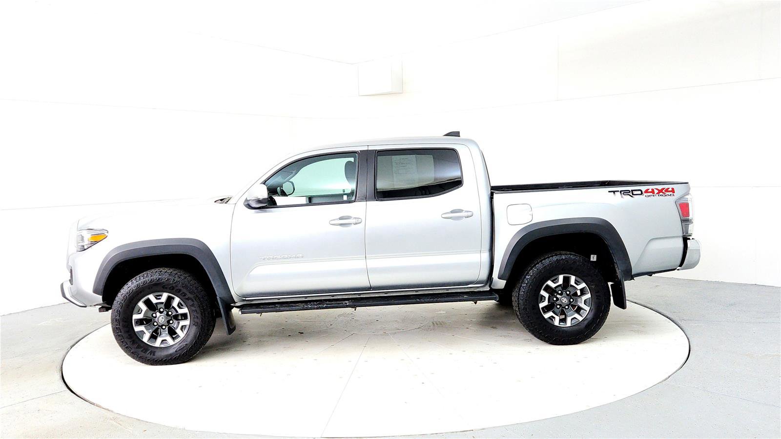 Certified 2023 Toyota Tacoma TRD Off-Road image 3