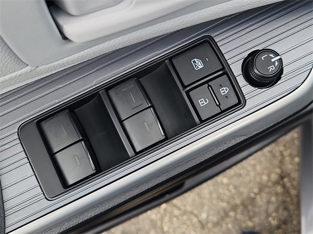 Used 2025 Toyota Sienna LE image 22