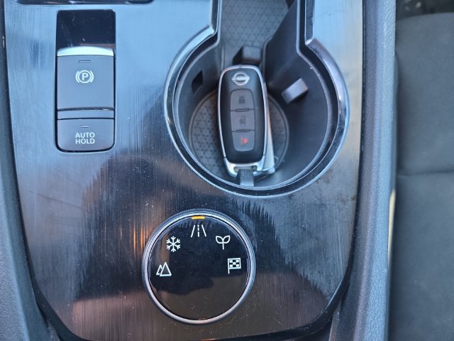 Used 2023 Nissan Rogue S AWD/4WD image 26